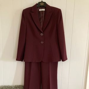 Tahari, Arthur S. Levine 2-piece Suit